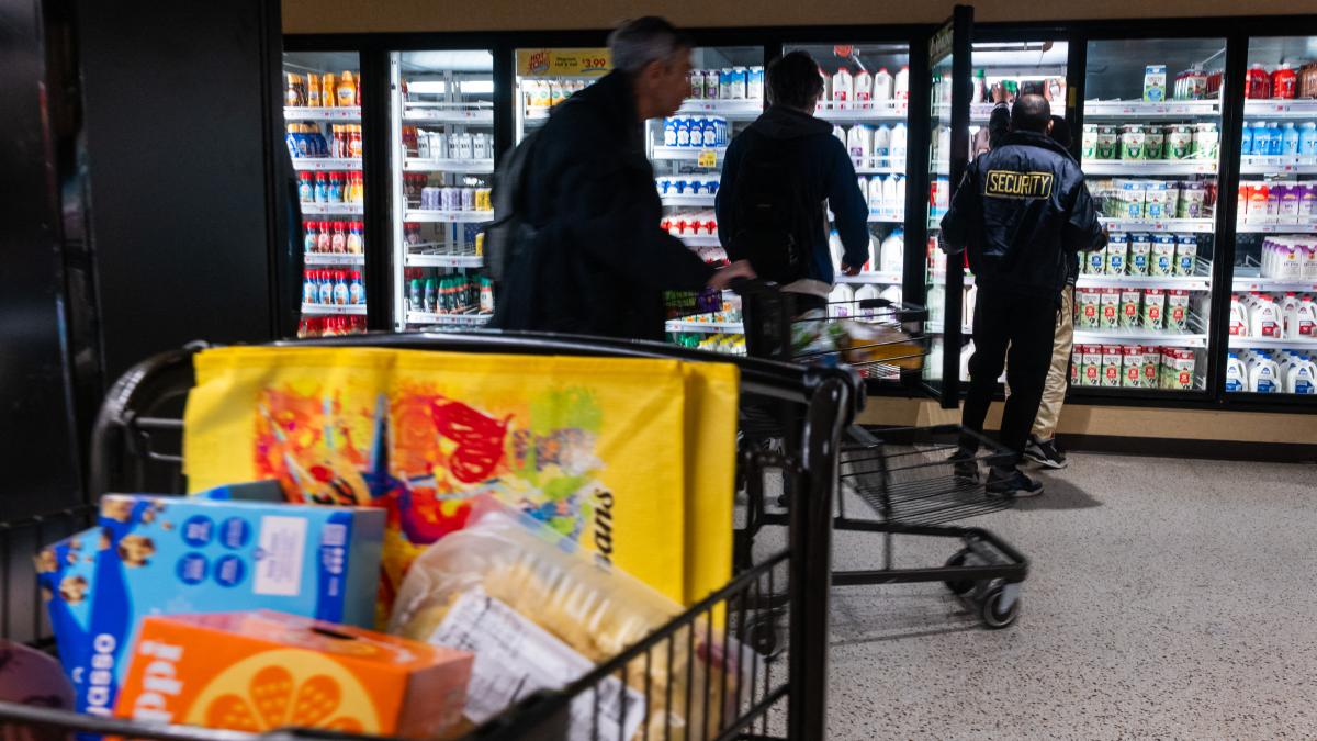 Inflación en Estados Unidos se mantiene estable en 2.4% interanual durante febrero