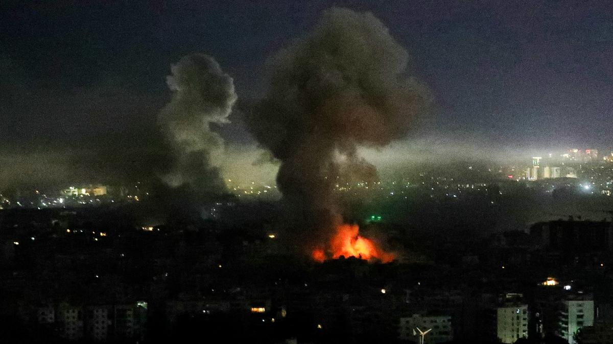 Hezbolá dice que lanzó misiles contra base de inteligencia militar israelí en Tel Aviv