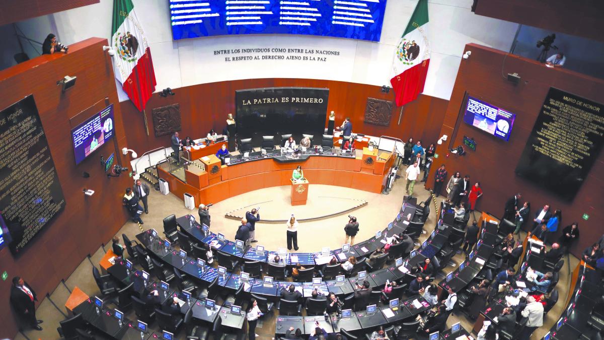 Va a diputados reforma para topar pensiones