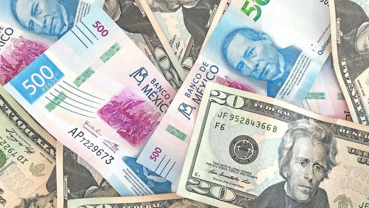 Peso mexicano avanza levemente frente al dólar por menor aversión al riesgo en el mercado