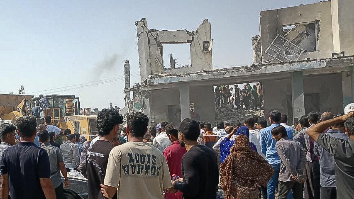 Regulador de comunicaciones de EU amenaza a medios por cobertura de guerra en Irán