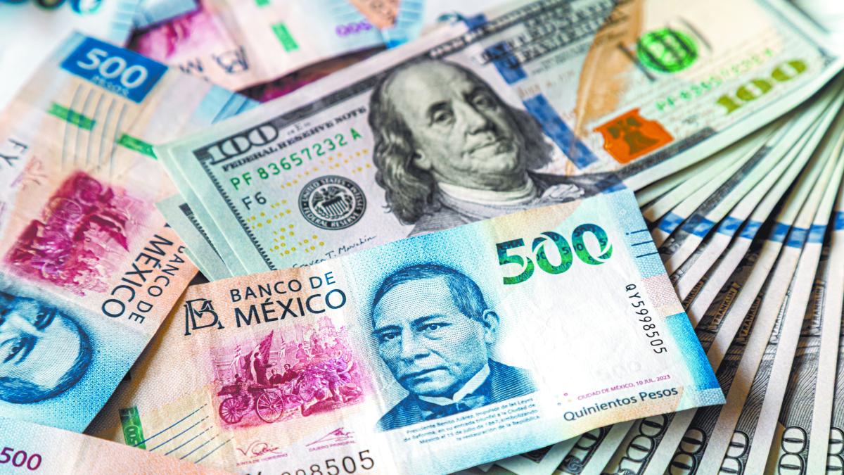 Peso mexicano opera estable contra el dólar; mercado se alista para anuncios de política monetaria