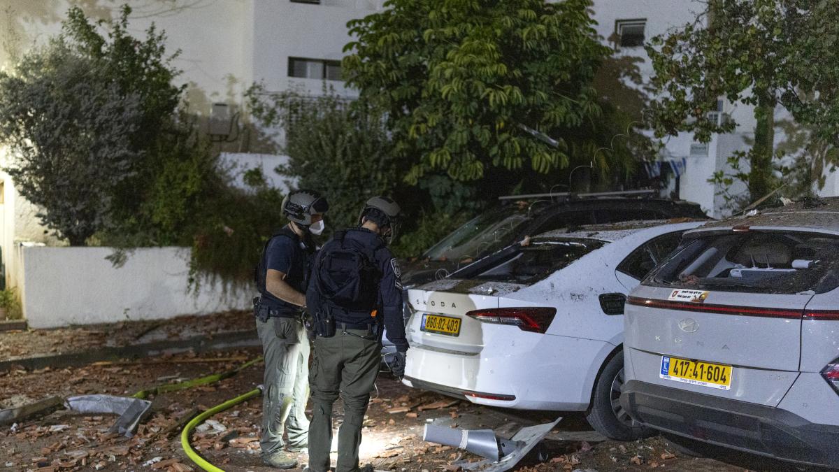 Explosiones y humo negro en Tel Aviv tras una alerta por misiles iraníes