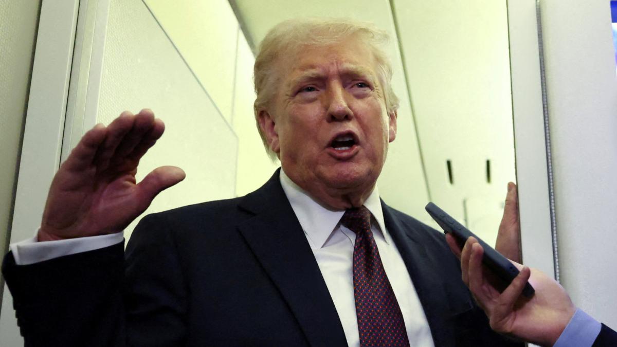 Trump afirma que tiene "derecho absoluto" de imponer aranceles de otra forma