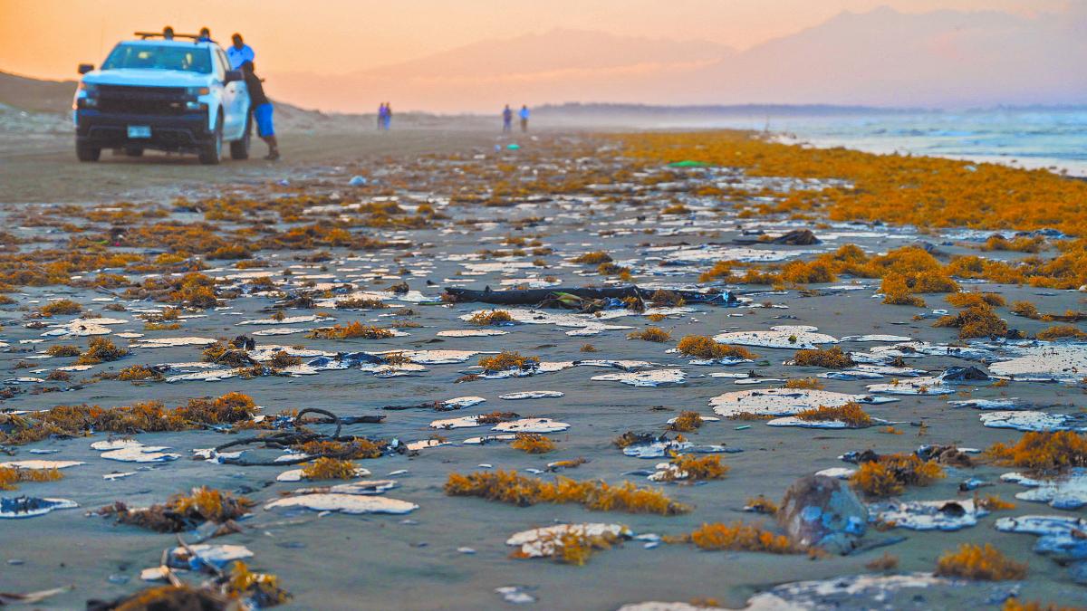 Derrame petrolero deja 91 toneladas de residuos