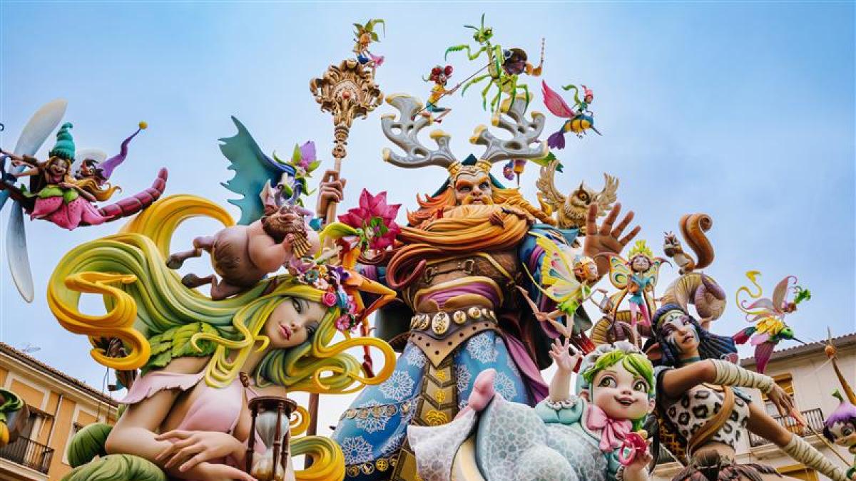 Fallas de Valencia: tradición, turismo y experiencia urbana