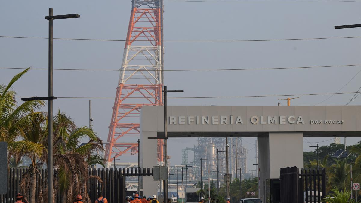 Pemex confirma 5 muertos por incendio junto a refinería Olmeca