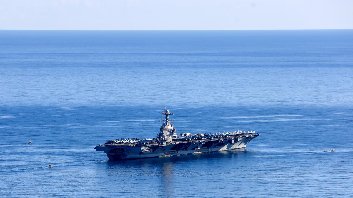 Portaaviones de EU atracará temporalmente en ​Creta tras incendio durante operación contra Irán