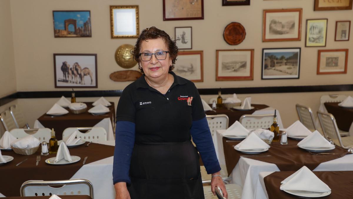 Ella es Zenen Núñez, Mesera del Año 2026, y quien ha sostenido la sala de Ehden por 35 años