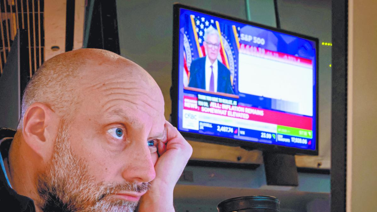 Wall Street cayó luego de que la Fed mantuviera su tasa sin cambios