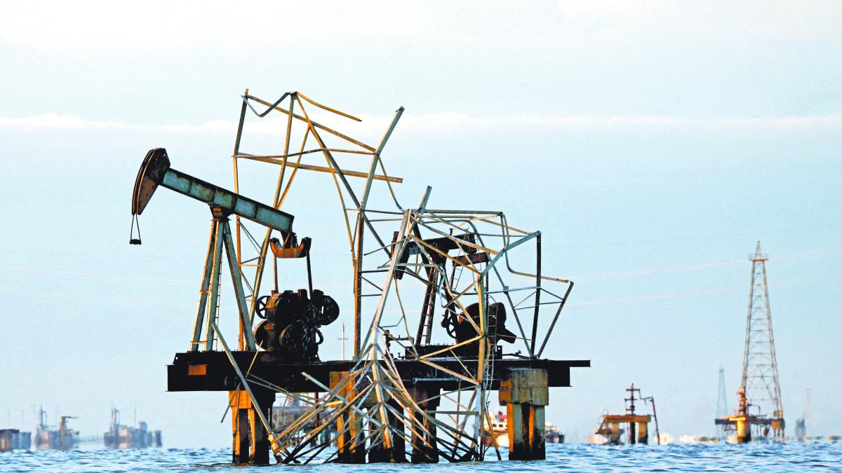 EU suavizará sanciones contra Venezuela para desbloquear petróleo