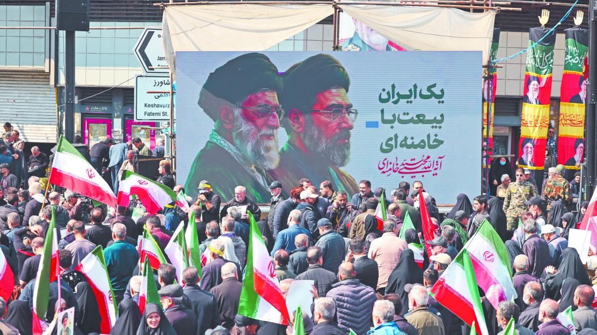 Israel ataca yacimiento iraní; Trump recula