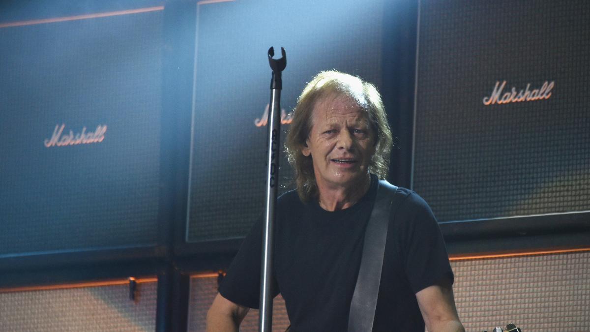 Stevie Young, de banda AC/DC, es hospitalizado en Argentina, pero se encuentra "bien"