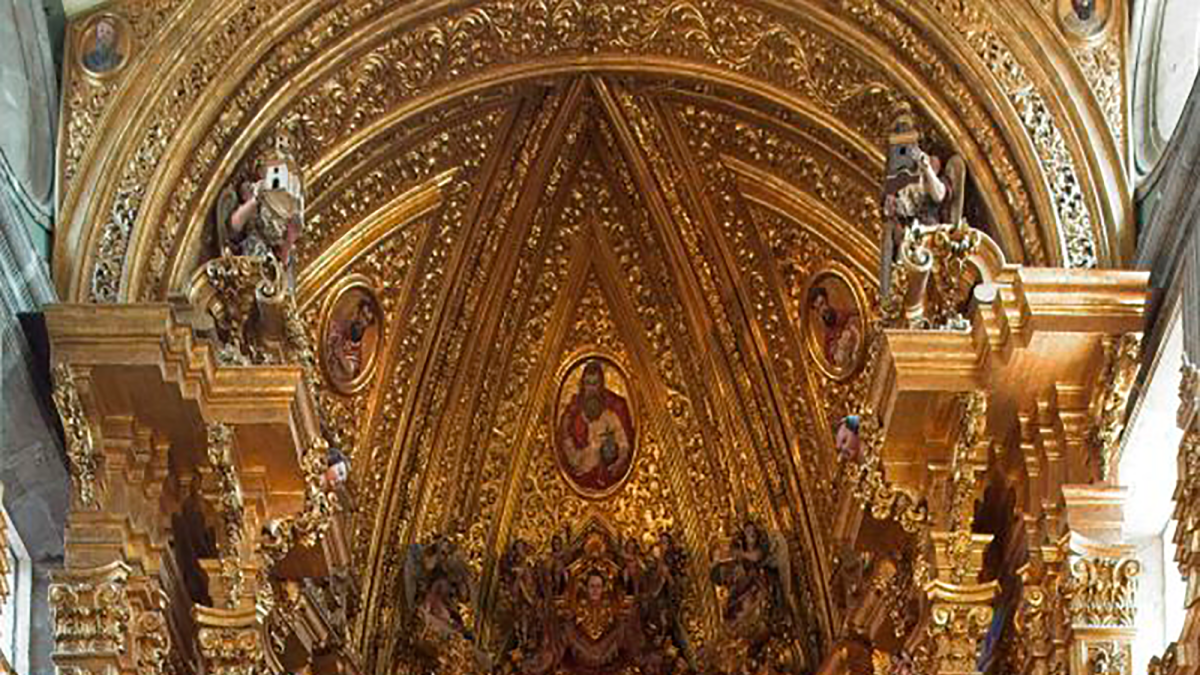 Bajo supervisión del INAH, intervienen el Retablo de los Reyes, en la Catedral Metropolitana de CDMX