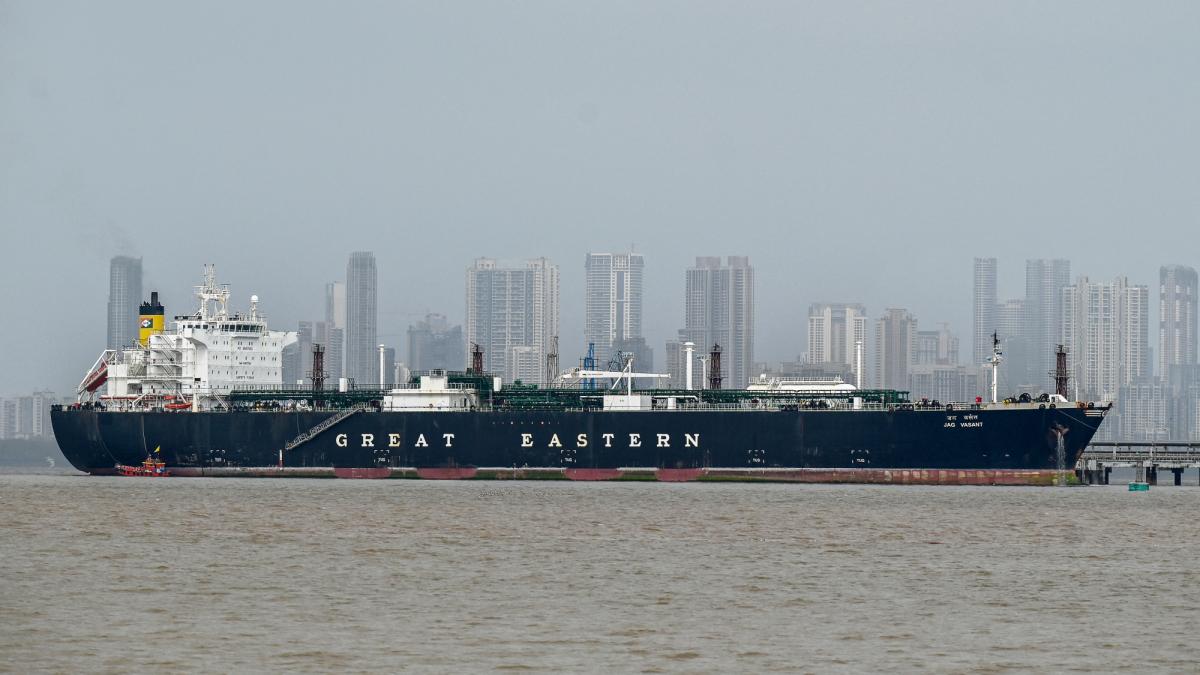 Petroleros salen del Golfo a través del estrecho de Ormuz en medio de conversaciones Estados Unidos-Irán