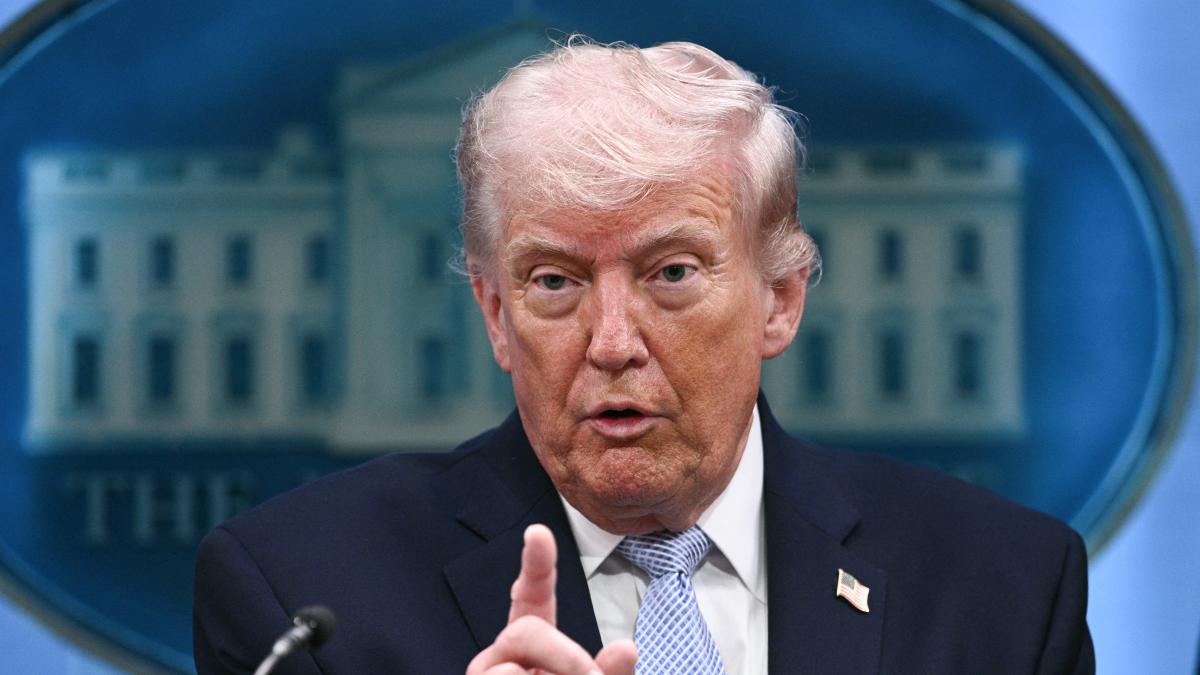 Trump asegura que Irán 'está colapsando' antes de nuevas sanciones de EE.UU.