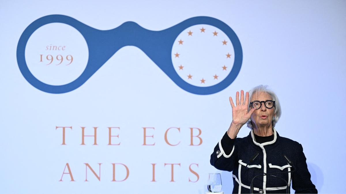 Lagarde dice que la solución a los problemas de deuda de Francia está en el propio país