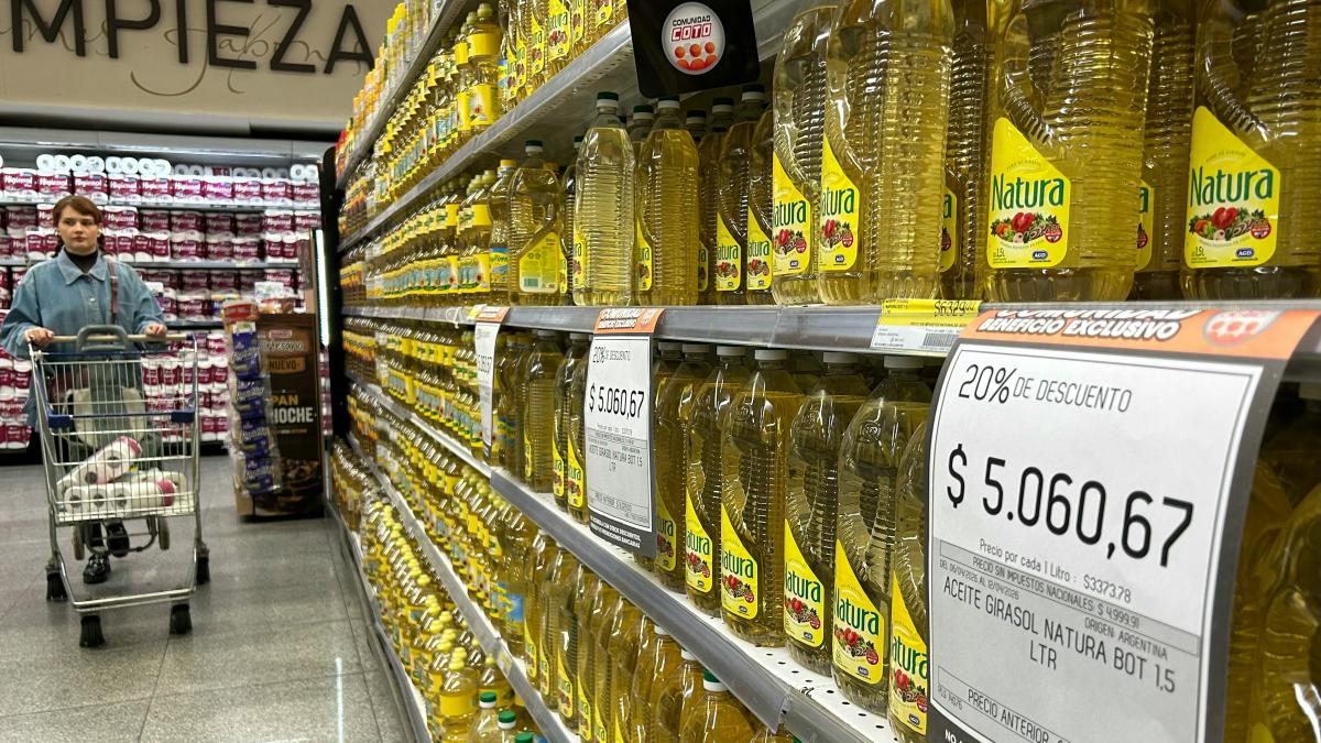 Aumenta la inflación en Argentina y el gobierno apunta al impacto de la guerra en Irán