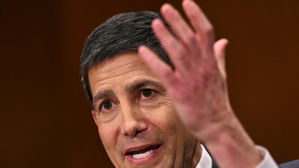 Warsh propone limitar publicación de actas de la Fed