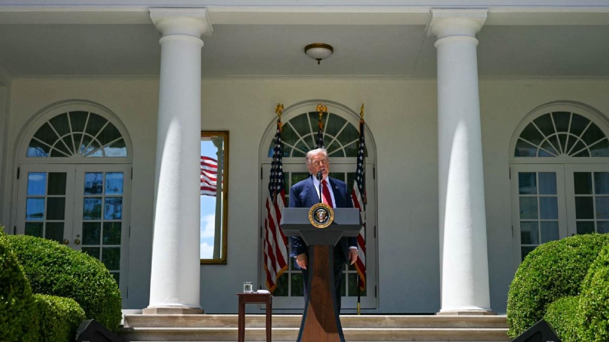 Trump muestra su apoyo a la suspensión del impuesto sobre la gasolina