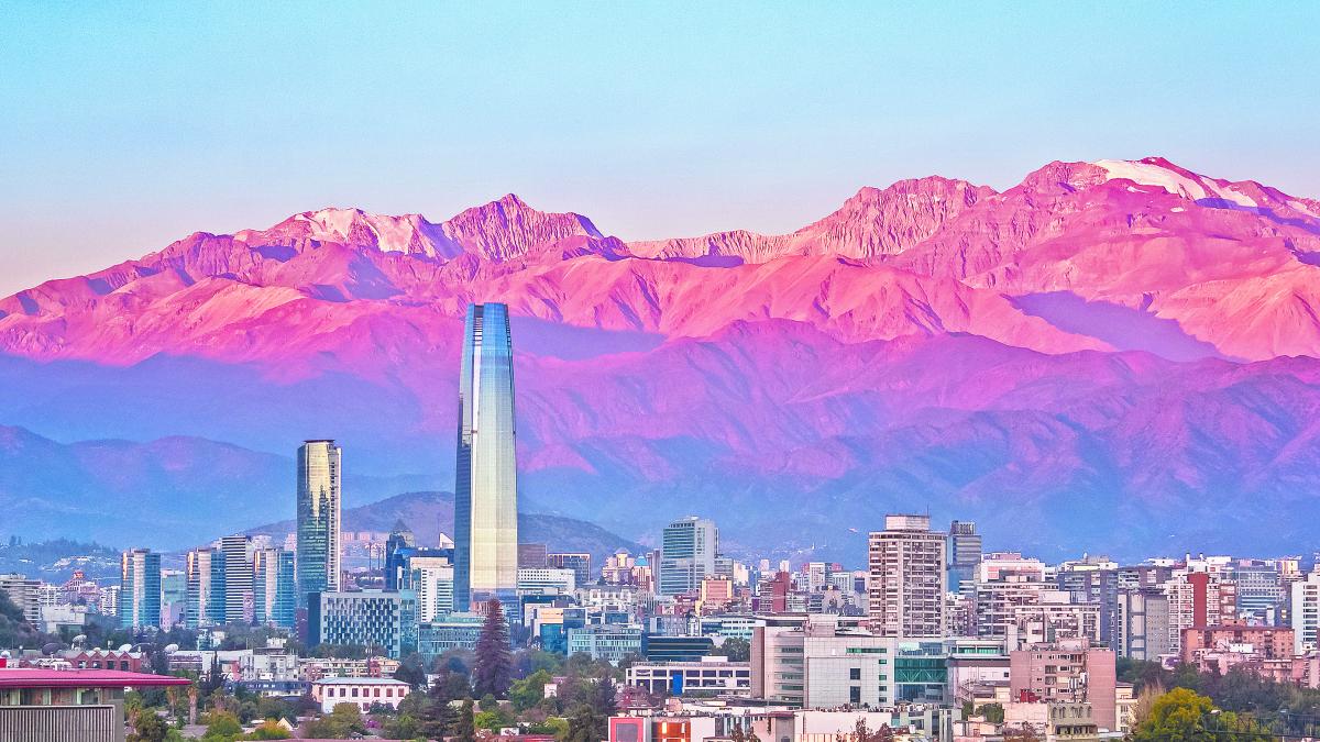 Economía chilena cae más de lo previsto en el primer trimestre