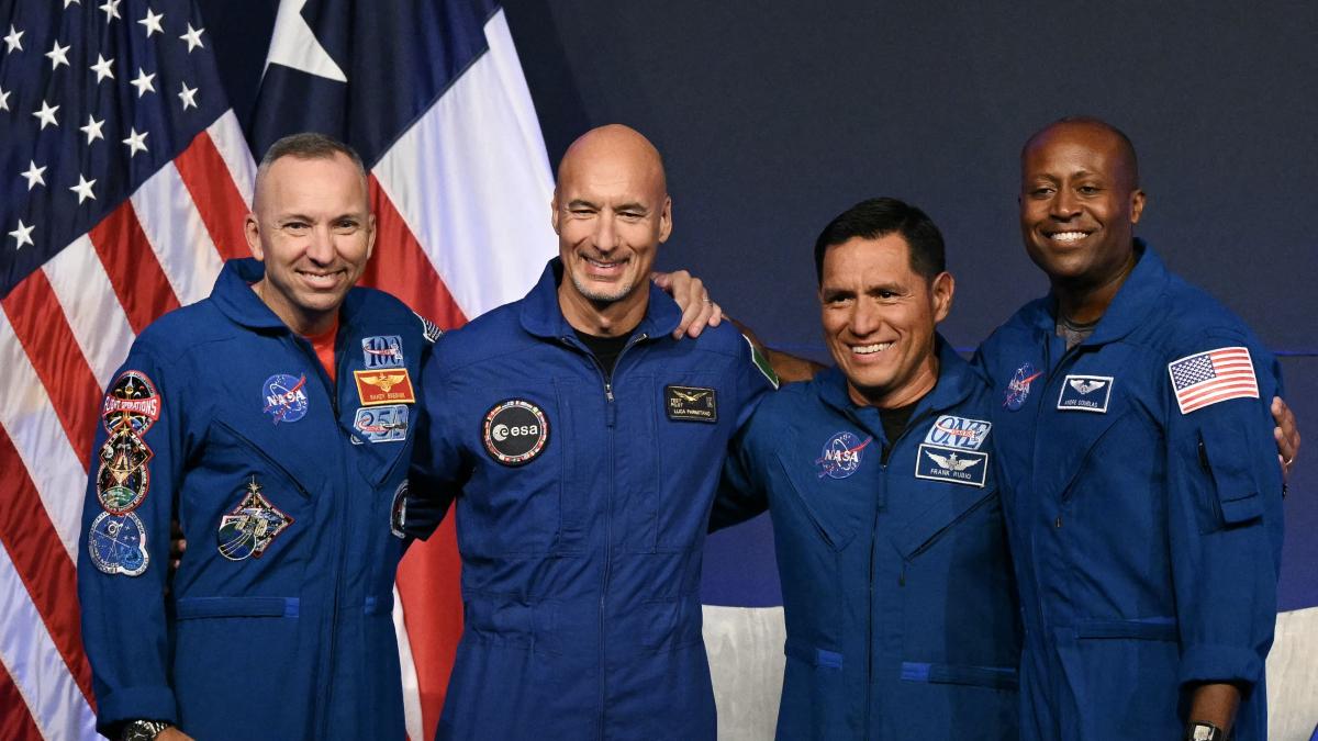 NASA elige a tres estadounidenses y un italiano para la misión Artemis III con SpaceX y Blue Origin