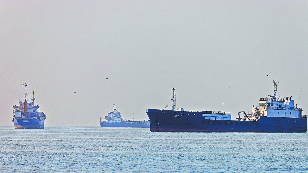 Irak exportó 30 millones de barriles de petróleo a través del estrecho de Ormuz en un mes
