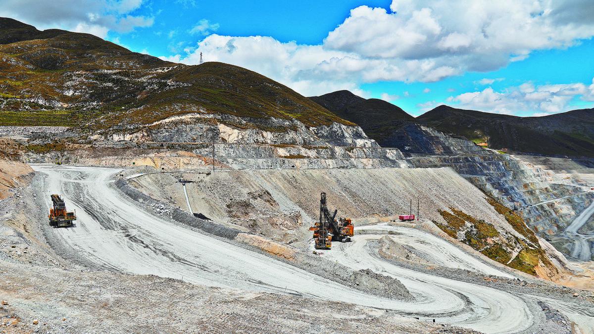 Economía peruana creció más de lo esperado en abril