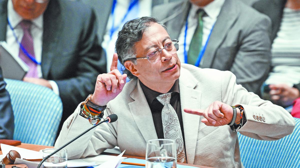Petro se despide con último intento de reforma tributaria