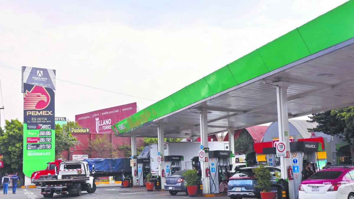 Ante desplome del petróleo, reducen estímulos a gasolina Magna y diésel en México