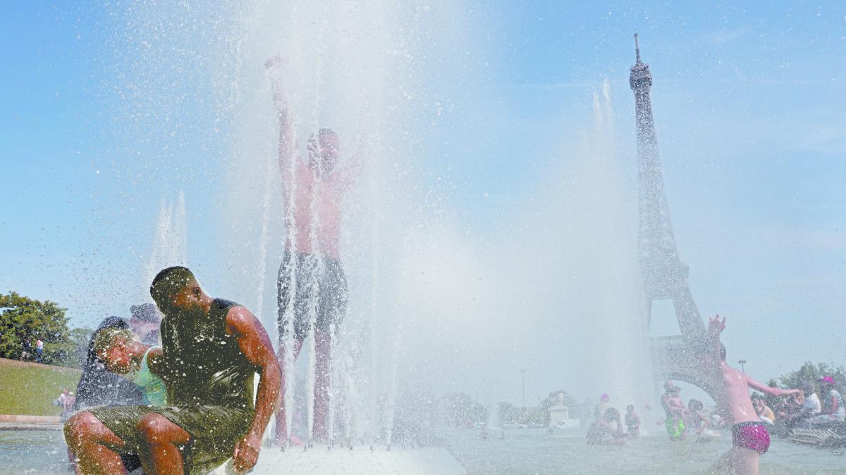Franceses se protegen en hoteles de la ola de calor