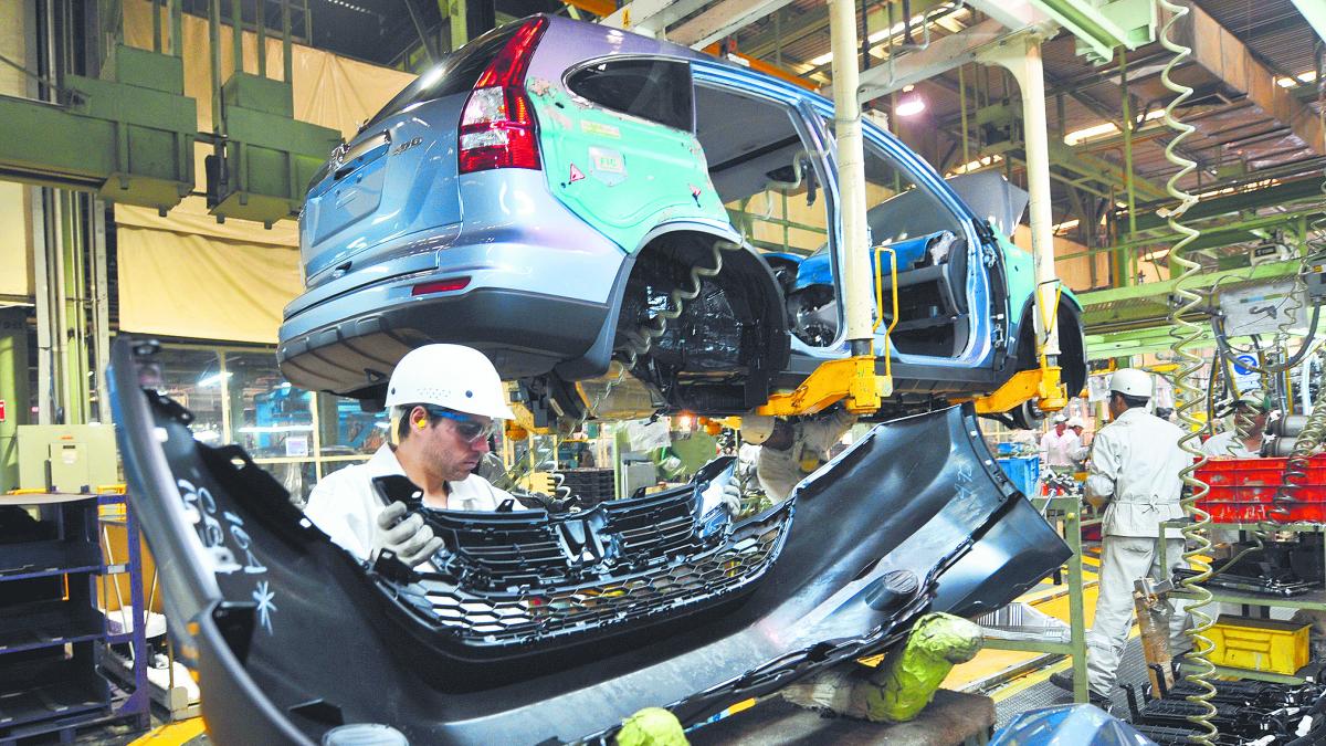 México compensa menores compras de autos de EU
