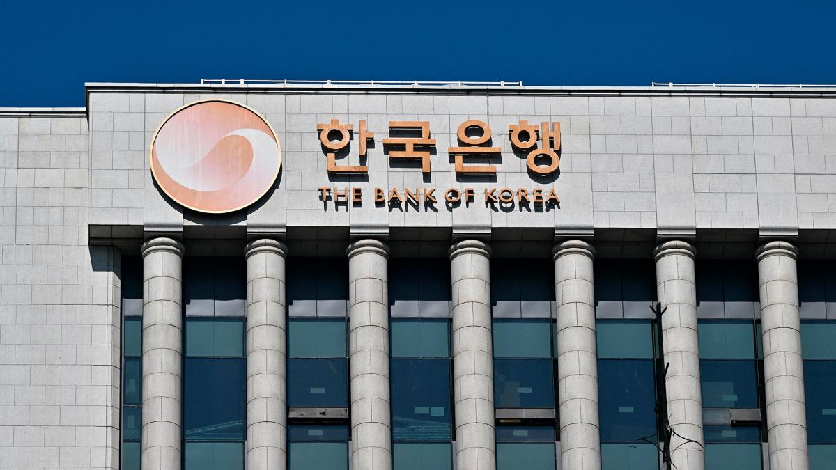 Banco central surcoreano eleva las tasas de interés por primera vez en tres años