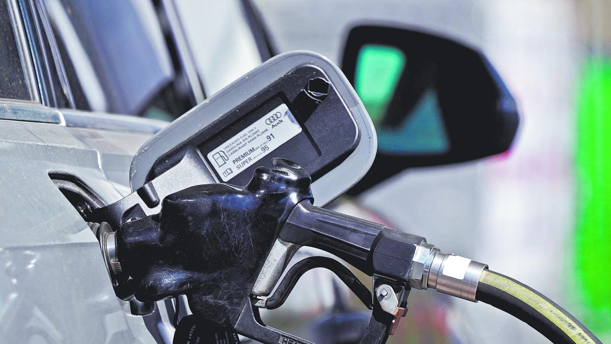 Gasolina en EU regresa a 4 dólares por galón