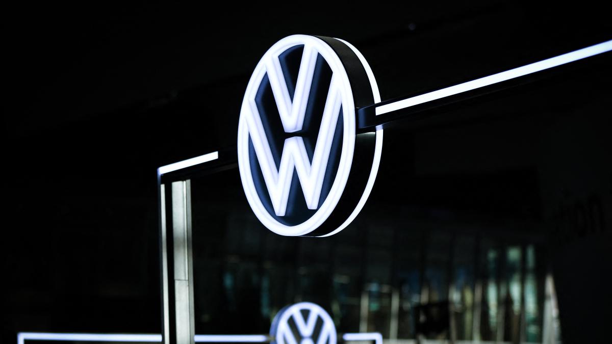 Beneficio de Volkswagen se desploma 33% y sopesa despidos masivos