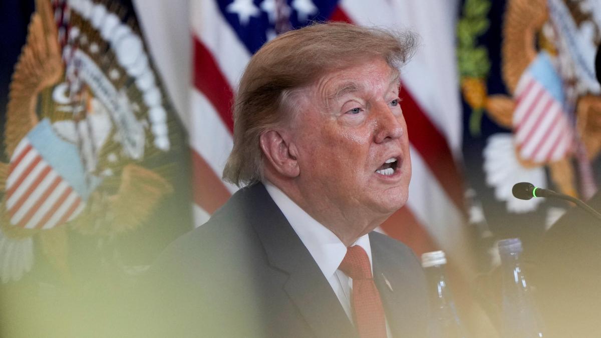 Trump modera postura con Irán: sin nuevos ataques, pero con presión económica