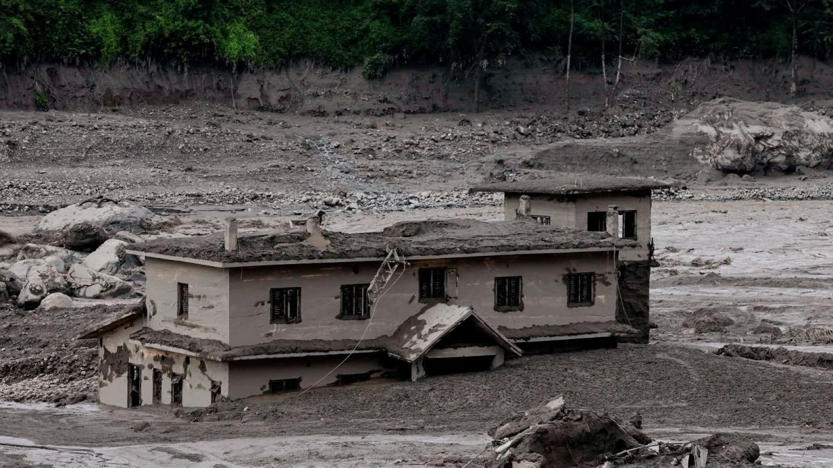 Inundaciones entre Nepal y el Tíbet dejan al menos 9 muertos