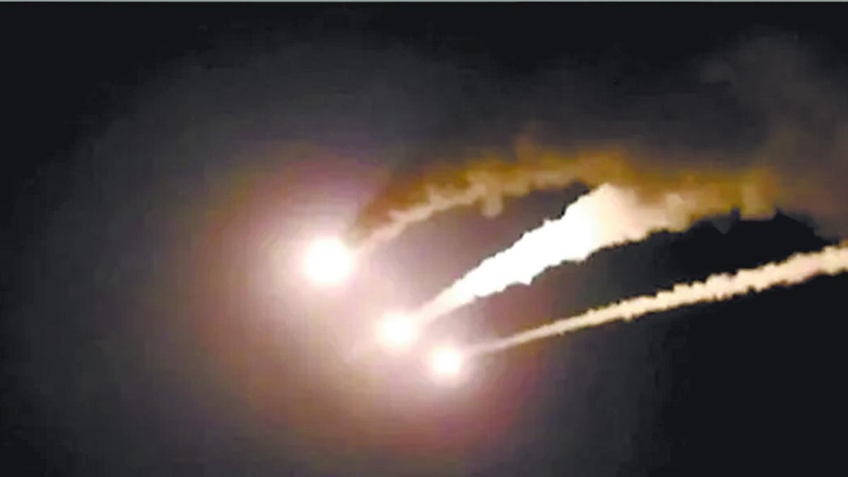 Estados Unidos vuelve a bombardear la isla iraní de Larak