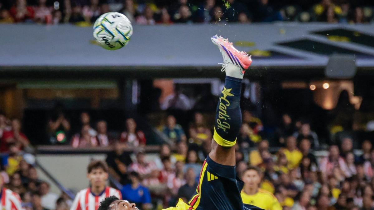 Miguel Borja salva al América de caer derrotado durante el clásico ante Chivas