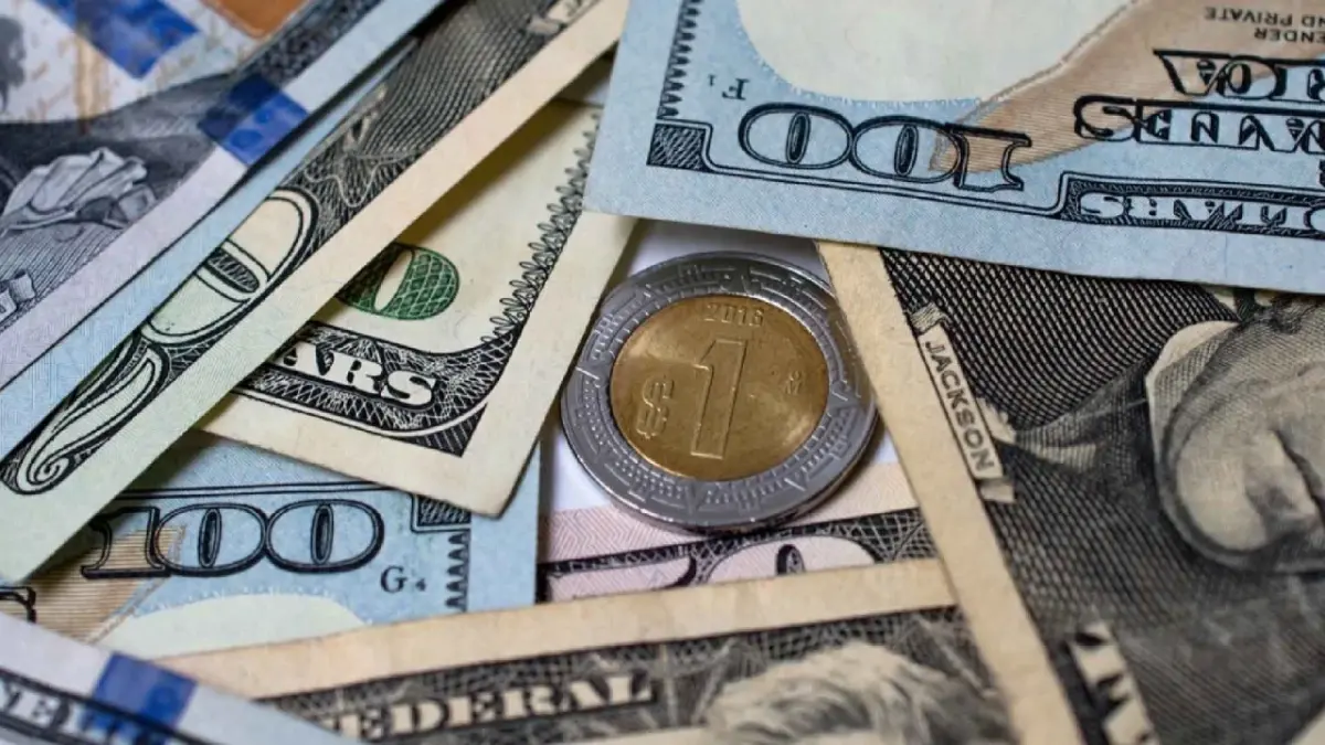 Peso mexicano toca su peor nivel en más de un año por aversión al riesgo