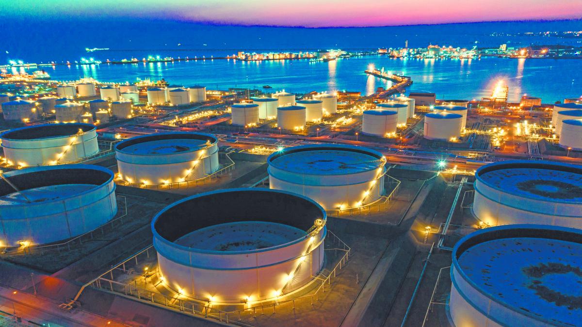 Precios del petróleo subieron tras los ataques de los hutíes