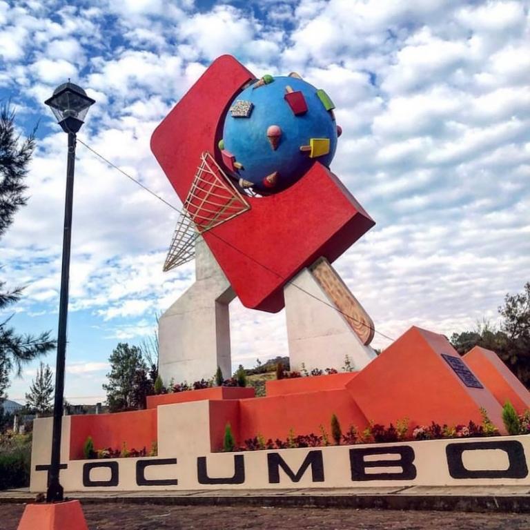 Tocumbo es un pueblo ubicado al oeste del estado de Michoacán, que ronda los 12.000 habitantes. En México, es conocido como la cuna de la 'paleta de hielo' .