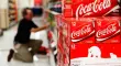 El director ejecutivo de The Coca-Cola Company, James Quincey, reconoció que el impuesto especial a bebidas azucaradas y con edulcorantes no calóricos tendrá un impacto de corto plazo en sus operaciones en México, y ya prepara una estrategia para hacerle frente, en caso de ser implementado a partir de enero de 2026.

Para más información del tema, visita: https://www.eleconomista.com.mx/empresas/coca-cola-anticipa-impacto-corto-plazo-aumento-ieps-bebidas-saborizadas-mexico-20251022-782966.html

¡Síguenos en nuestras redes sociales para mantenerte informado!

Twitter: https://twitter.com/eleconomista
Facebook: https://www.facebook.com/ElEconomista.mx
Instagram: https://www.instagram.com/eleconomistamx
LinkedIn: https://www.linkedin.com/company/el-economista/

#ElEconomista #EETV