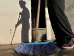 Durante el décimo mes del 2024 se integraron 104,818 personas que al sector del trabajo doméstico remunerado. De este total, 18,323 fueron hombres y 86,486 correspondió a mujeres, según cifras de la ENOE (Encuesta Nacional de Ocupación y Empleo) del Inegi.

Para más información del tema, visita: https://www.eleconomista.com.mx/capital-humano/poco-100-000-personas-sumaron-trabajo-domestico-remunerado-octubre-20241203-736735.html

¡Síguenos en nuestras redes sociales para mantenerte informado!

Twitter: https://twitter.com/eleconomista 
Facebook: https://www.facebook.com/ElEconomista.mx
Instagram: https://www.instagram.com/eleconomistamx
LinkedIn: https://www.linkedin.com/company/el-economista/

#ElEconomista #EETV