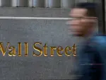 Los promedios bajaron, con el Dow Jones a la cabeza, afectado por una fuerte caída en las acciones de la minorista tras revelar sus débiles previsiones.

Para más información del tema, visita: https://www.eleconomista.com.mx/mercados/wall-street-retrocede-walmart-encabezo-perdidas-20250220-747278.html

Twitter: https://twitter.com/eleconomista 
Sitio web: https://www.eleconomista.com.mx/ 
Facebook: https://www.facebook.com/ElEconomista.mx 

#ElEconomista #CapitalHumano #EETV