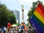 Por segunda vez en la historia de la marcha, hay un tramo especial dedicado al silencio.

Para más información del tema, visita: https://www.eleconomista.com.mx/arteseideas/25-000-personas-participan-marcha-orgullo-lgbt-2025-cdmx-20250628-765746.html

¡Síguenos en nuestras redes sociales para mantenerte informado!

Twitter: https://twitter.com/eleconomista 
Facebook: https://www.facebook.com/ElEconomista.mx
Instagram: https://www.instagram.com/eleconomistamx
LinkedIn: https://www.linkedin.com/company/el-economista/
T

#ElEconomista #EETV