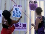 En total se registraron ante las autoridades 444 casos de feminicidio en México entre enero y agosto del 2025. El Estado de México y Chihuahua son los estados con más casos reportados. 

Para más información del tema, visita: https://www.eleconomista.com.mx/politica/dia-2025-han-registrado-promedio-1-8-feminicidios-mexico-sesnsp-20250926-778877.html

¡Síguenos en nuestras redes sociales para mantenerte informado!

Twitter: https://twitter.com/eleconomista 
Facebook: https://www.facebook.com/ElEconomista.mx
Instagram: https://www.instagram.com/eleconomistamx
LinkedIn: https://www.linkedin.com/company/el-economista/
T

#ElEconomista #EETV