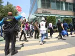 El ejercicio sísmico activó altavoces, celulares y protocolos de emergencia en la capital y el Estado de México; autoridades prevén ajustes en alertas y nuevos simulacros este año.

Para más información del tema, visita: https://www.eleconomista.com.mx/politica/simulacro-sismo-2026-asi-activo-alerta-cdmx-edomex-cambios-hubo-sistema-20260218-800440.html

¡Síguenos en nuestras redes sociales para mantenerte informado!

Twitter: https://twitter.com/eleconomista 
Facebook: https://www.facebook.com/ElEconomista.mx
Instagram: https://www.instagram.com/eleconomistamx
LinkedIn: https://www.linkedin.com/company/el-economista/

#ElEconomista #Simulacro #SismoCDMX
