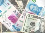 El peso se depreció levemente después de que el Banxico anunció un recorte en la tasa, mientras los operadores esperaban noticias sobre Oriente Medio.

Para más información del tema, visita: https://www.eleconomista.com.mx/mercados/precio-dolar-hoy-7-mayo-2026-cuanto-cerro-20260507-812405.html

¡Síguenos en nuestras redes sociales para mantenerte informado!

Twitter: https://twitter.com/eleconomista 
Facebook: https://www.facebook.com/ElEconomista.mx
Instagram: https://www.instagram.com/eleconomistamx
LinkedIn: https://www.linkedin.com/company/el-economista/

#ElEconomista