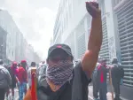 Transportistas y campesinos marcharán del Ángel al Zócalo; prevén bloqueos en accesos carreteros a la CDMX.

Para más información del tema, visita: https://www.eleconomista.com.mx/politica/mega-marcha-transportistas-campesinos-cdmx-rutas-bloqueos-calles-afectadas-20-mayo-20260519-814305.html

Twitter: https://twitter.com/eleconomista 
Sitio web: https://www.eleconomista.com.mx/ 
Facebook: https://www.facebook.com/ElEconomista.mx 
Instagram: https://www.instagram.com/eleconomistamx 

#ElEconomista #EETV #Política